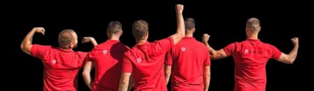 MJC komanda MJC komanda raudonais marškinėliais, matoma iš nugaros.
